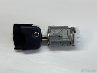 Vlozka zámku Audi 8E1 837 063 - 5