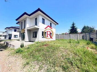 Ponúkame na predaj HOLODOM s výnimočným výhľadom na jazero v - 5