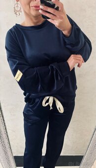 Damska talianska velurova suprava navy - 5