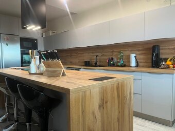 VIDINÁ - RD - 240 m2 - TERASA, BAZÉN, GARÁŽ - 5