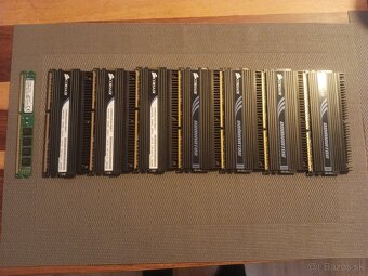 7 x 2 GB DDR3 Corsair + 1 x 4 GB DDR3 Kingston - 5