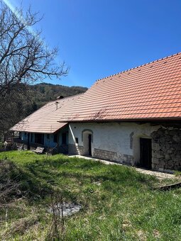Dom v krásnej lokalite s veľkým pozemkom - 5