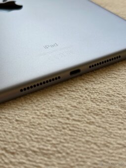 iPad 8. generácie (32GB, WiFi) + Klávesnica Logitech Combo - 5
