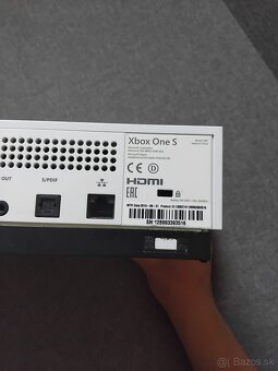 Xbox One S - 5