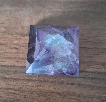 Kryštálová pyramída - dúhový fluorit - 5