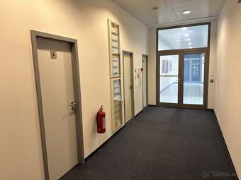 Prenájom 2 kancelárii o výmere 60,39 m² na Galvaniho ulici v - 5