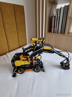 LEGO Technic 42053 Volvo EW160E - 5
