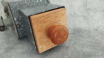 Velmi starý krásný velký mlýnek na strouhanku IDA. - 5