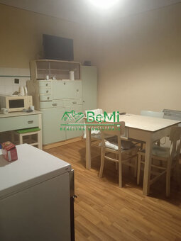 Predaj rodinného domu – stará zachovalá chalúpka s veľkým po - 5