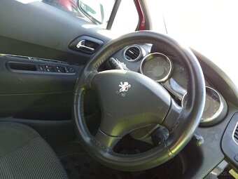 Peugeot 5008 1.6i benzín 88kw panorama 7 miestne 2010 - 5