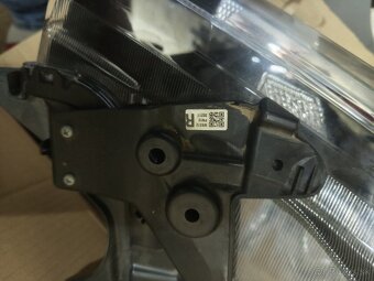 Predné svetlo Suzuki S-cross - 5