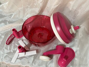Slahac a sekac v jednom Tupperware - 5