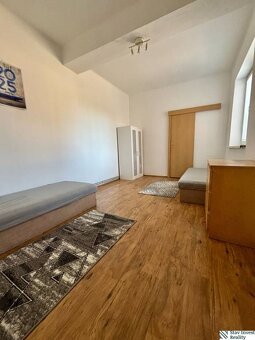 Prenájom RD v Senci – bývanie, office alebo podnikanie - 5