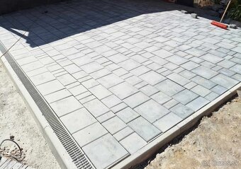 Robíme realizujeme pokládku zámkovej dlažby. - 5