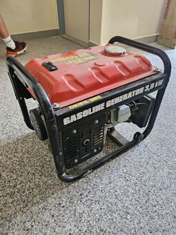 Ponúkam benzínovú elektrocentrálu značky HECHT GG3300 - 5