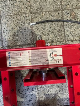 Hydraulicky lis 30T s posuvným piestom - 5