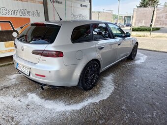 Alfa Romeo 159 2,4 jtdm 147 kw za 2300€ - 5