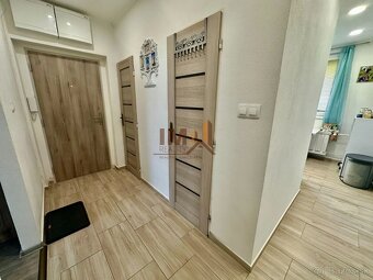 NA PREDAJ VEĽKÝ KOMPLETNE ZREKONŠTRUOVANÝ 2i BYT S LOGGIOU - 5