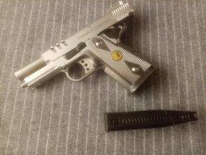 Plynová airsoftová zbraň - 5