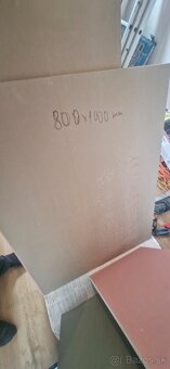 Predám plastové dištančky, kovových hadov, dlažbu a palety - 5