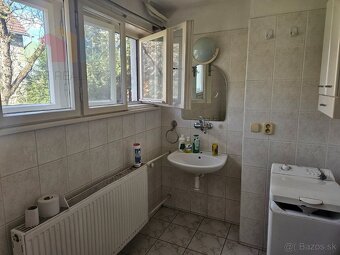 Rodinný dom na podnikanie v službách v obci Beluši - 5