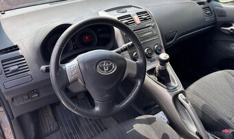 Predam Toyotu Auris, r. 2008 - 5
