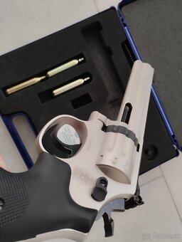 SMITH&WESSON VZDUCHOVÁ PIŠTOL 4,5mm - 5