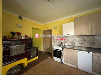 Štýlový rodinný dom pod lesom na peknom mieste v Kanaši (F50 - 5