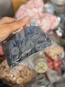 Gombíky - mix farieb, cela krabica - 5