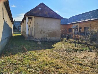 PREDAJ - Slnečný Pozemok 549 m2 so starým Rodinným Domom - 5