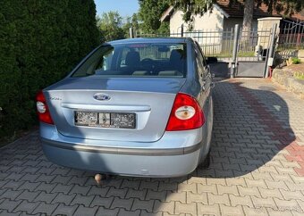 Ford Focus 1,6i Ghia Tažné Klima benzín manuál 74 kw - 5