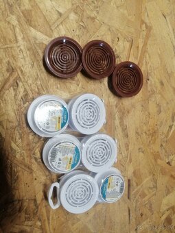 zástrč 2x 140x55x5mm, kolieska - 5