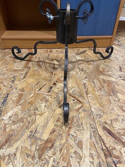 predam pevny, kovovy stojan na stromcek - 5