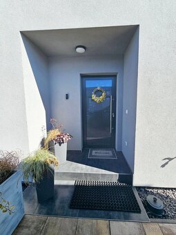 Na predaj moderný 4-izbový bungalov s presklenou terasou - 5