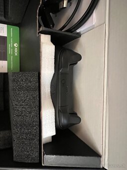 Xbox Series X 1TB + XBOX Wireless Headset - 5