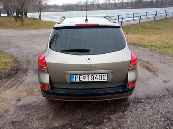 Predám Renault Clio 3  1.2 benzín 55kw r.v.2009 - 5