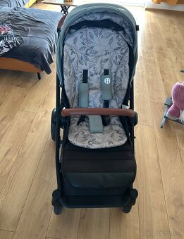 Kočiar Petite and Mars a autosedačka s isofix základňou - 5