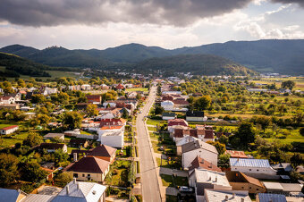 Krásny pozemok na predaj v strede obce - 5