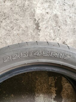 Predám 2ks letné pneu 225 45 17 - 5