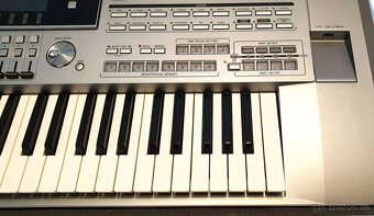 61-klávesové digitálne pracovné stanice Yamaha Tyros 5, repr - 5