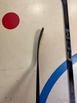 UPLNE NOVA HOKEJKA CCM JETSPEED FT8 SR  - 5