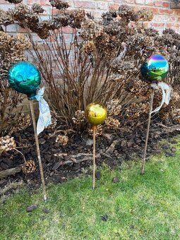 Sklenené ozdobné záhradné gule - 5