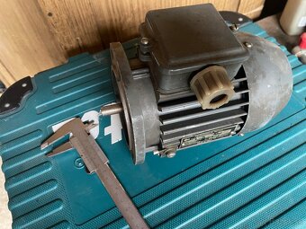 Predám Elektromotory 220/380V - 5
