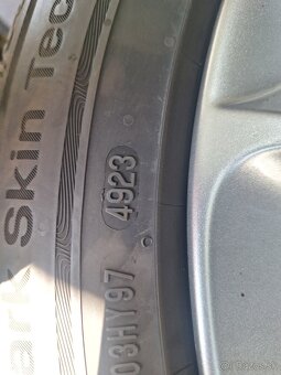 215/55R17  Peugeot 5x108 - 5