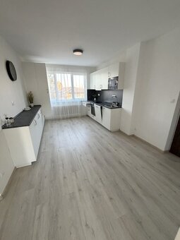 SKVELÝ BYT PRE KRÁSNE BÝVANIE :) 3  izbový byt 69 m2, garáž, - 5