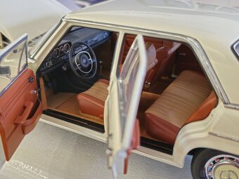 Mercedes Benz 8 Limousine 1:18 Autoart - 5