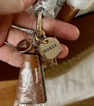 Nová kabelka Guess s visačkami a dustbagom - 5