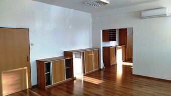 Zariadená klimatizovaná dvojkancelária s príručným skladom - 5