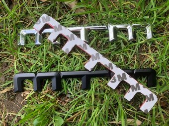 MTM ZNAK CERVENY CIERNY CHROMOVY - 5