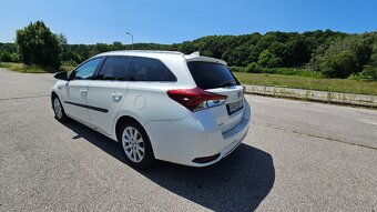 Toyota Auris Hybrid touring sport kombi - 5
